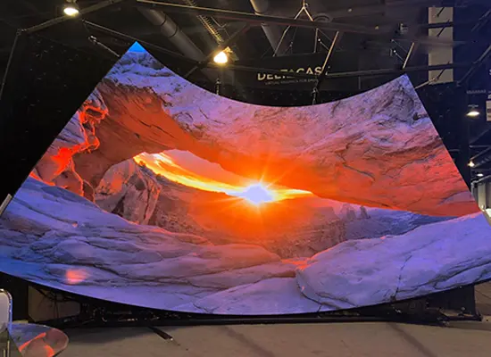 Immersive dome LED screen with Higher-definition display effect